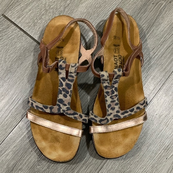 NAOT Judith Strappy Animal Print Metallic Adjustable Strap Sandals size 7 - Picture 1 of 9